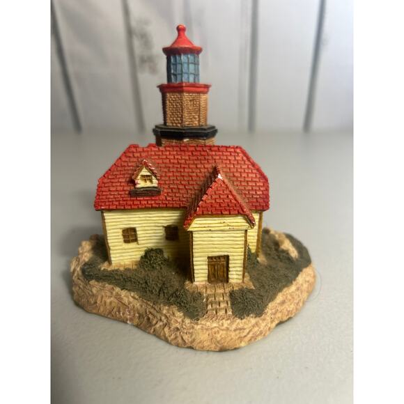 Point Wilson Lighthouse - Picture 1 of 4